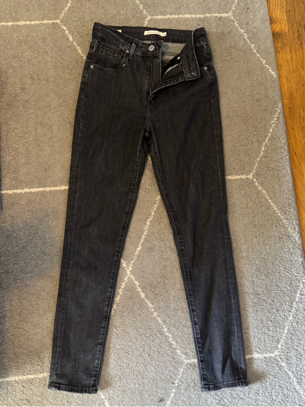 Levi's Women's Black Skinny Jeans - Slim Fit